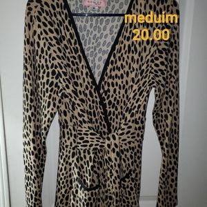 New Leopard scrub cardigan size med it is soft